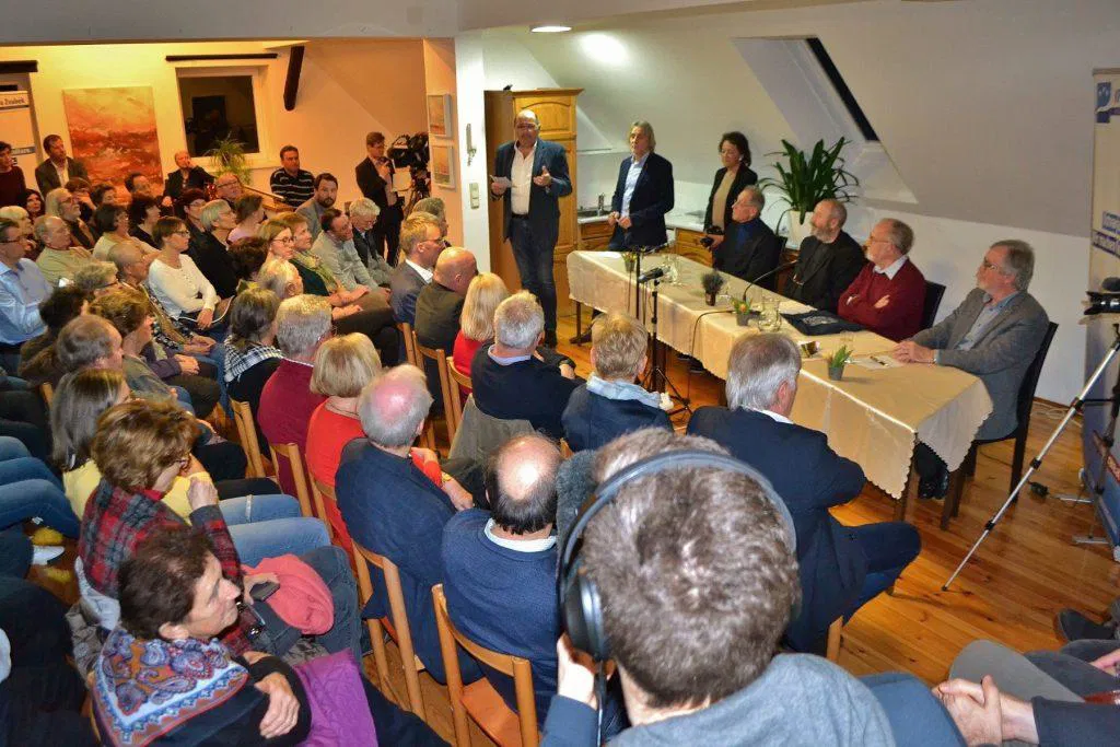 Življenje ob meji: pripovedni večer v Hiši kulture v Žvabeku (FOTO)