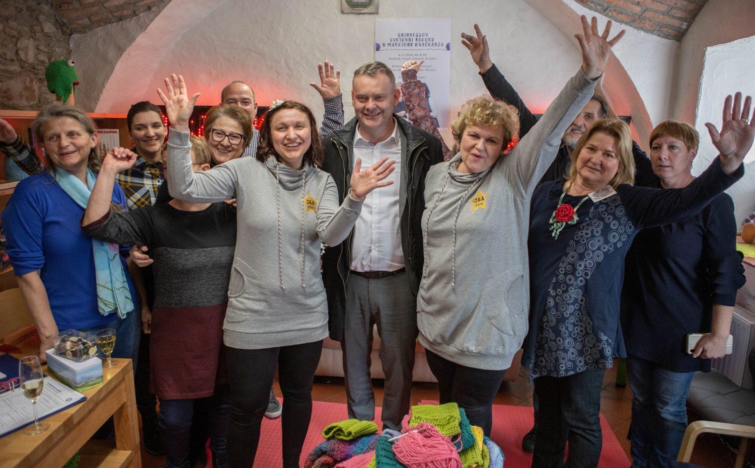 Korošici sta po 28. urah brez žuljev nakvačkali Guinnessov rekord (VIDEO in FOTO)