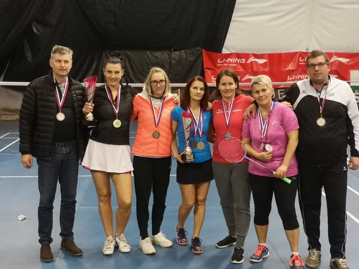 Korošci blesteli na državnem prvenstvu v badmintonu za veterane