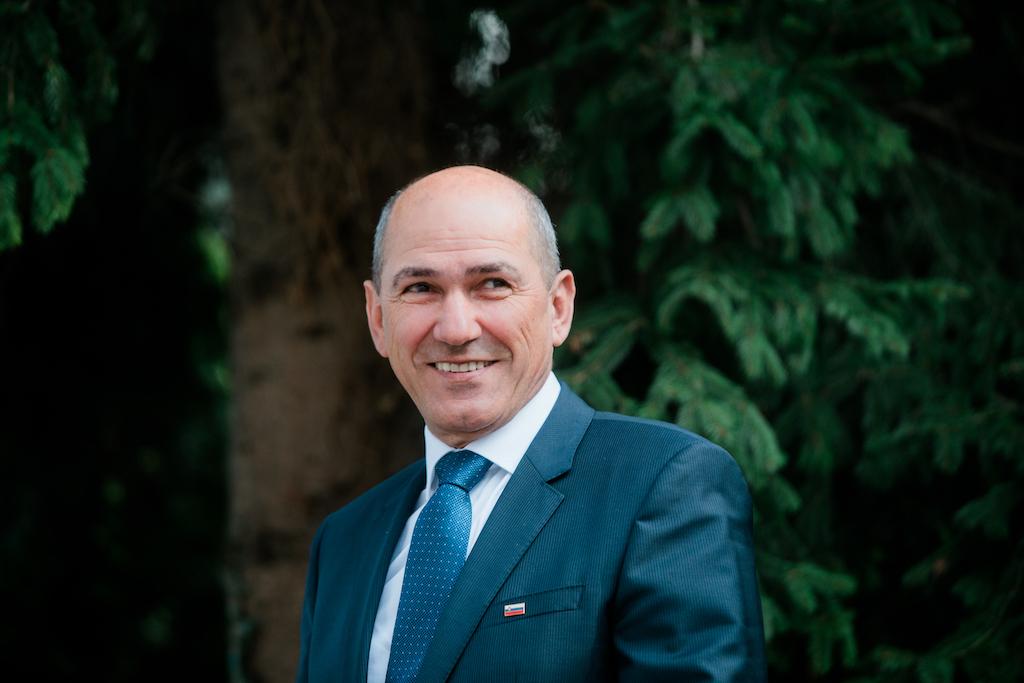 Janša: Številne omejitve bodo v predvidljivi prihodnosti še vedno veljale