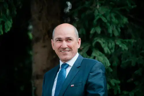 Janša: Številne omejitve bodo v predvidljivi prihodnosti še vedno veljale