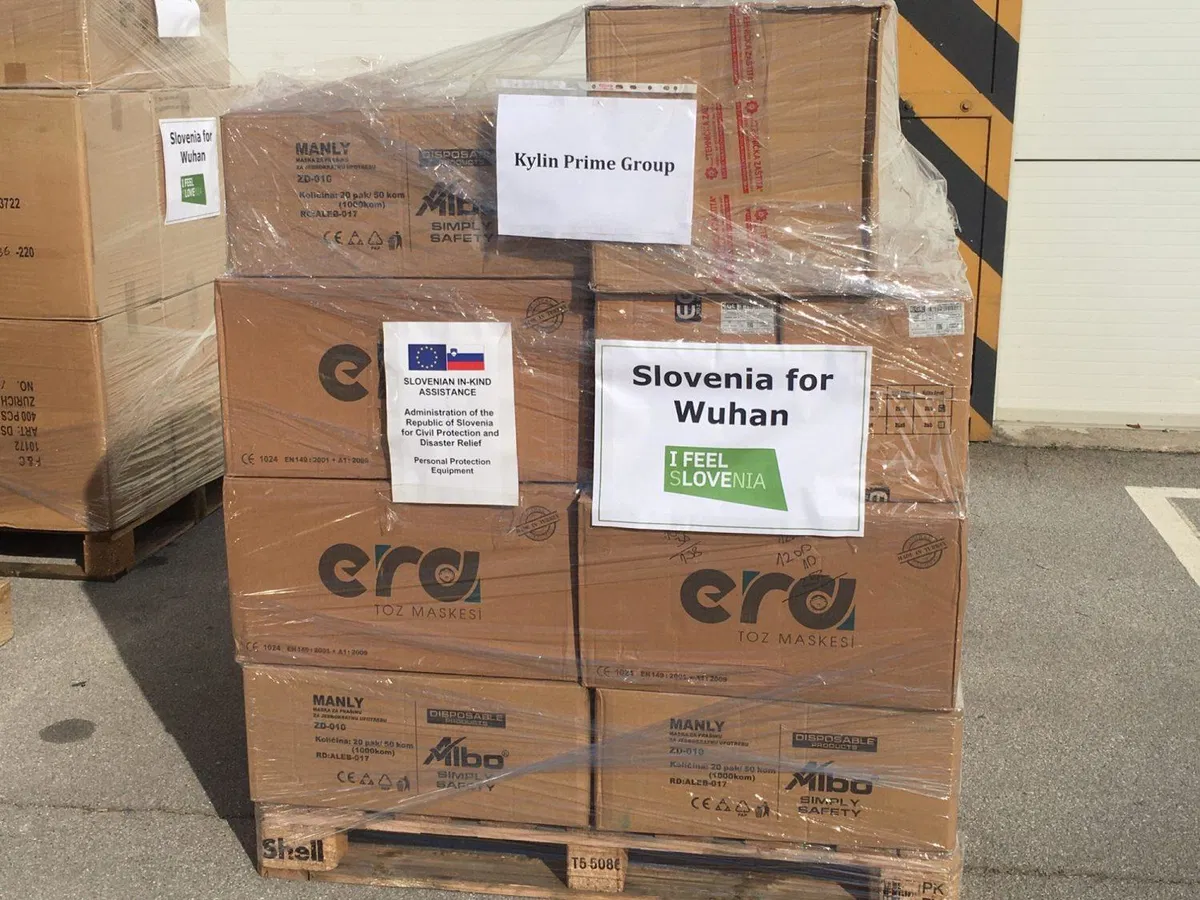 Slovenija na Kitajsko poslala 1,2 milijona zaščitnih mask, Svetovni zdravstveni organizaciji namenila 60.000 evrov humanitarne pomoči