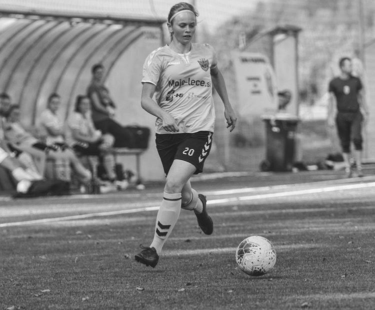 Mlada koroška nogometašica v družbi Messija, Jordana, Bolta in Serene Williams (VIDEO)