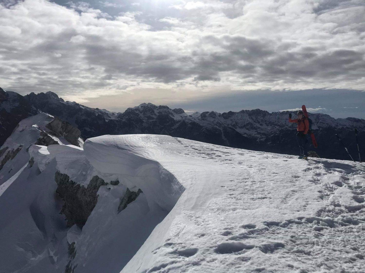Pazljivo, smrtno nevarna snežna razpoka na Mali Mojstrovki (FOTO)