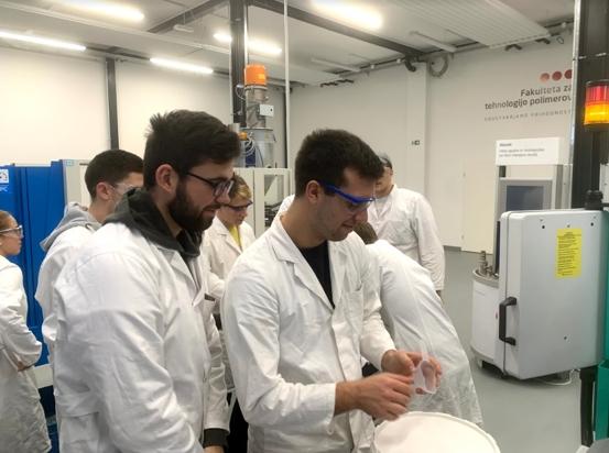 Študenti FTPO izbrali najboljšo recepturo in pripravili material za izdelavo posodic v podjetju Plastika Skaza (FOTO)