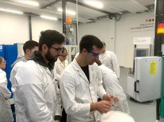 Študenti FTPO izbrali najboljšo recepturo in pripravili material za izdelavo posodic v podjetju Plastika Skaza (FOTO)