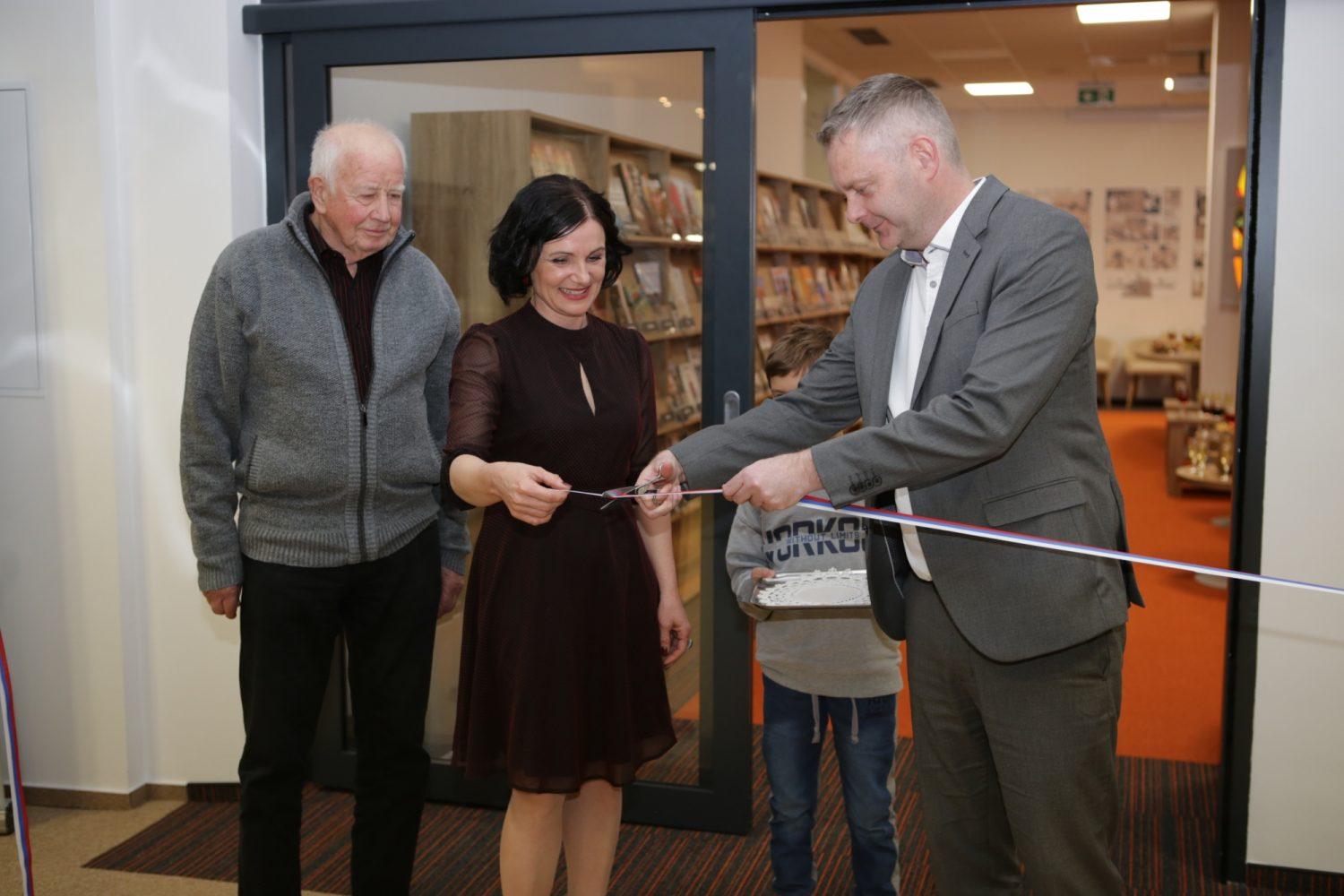 FOTOGALERIJA: V slovenjgraški knjižnici slavnostno otvorili nove prostore