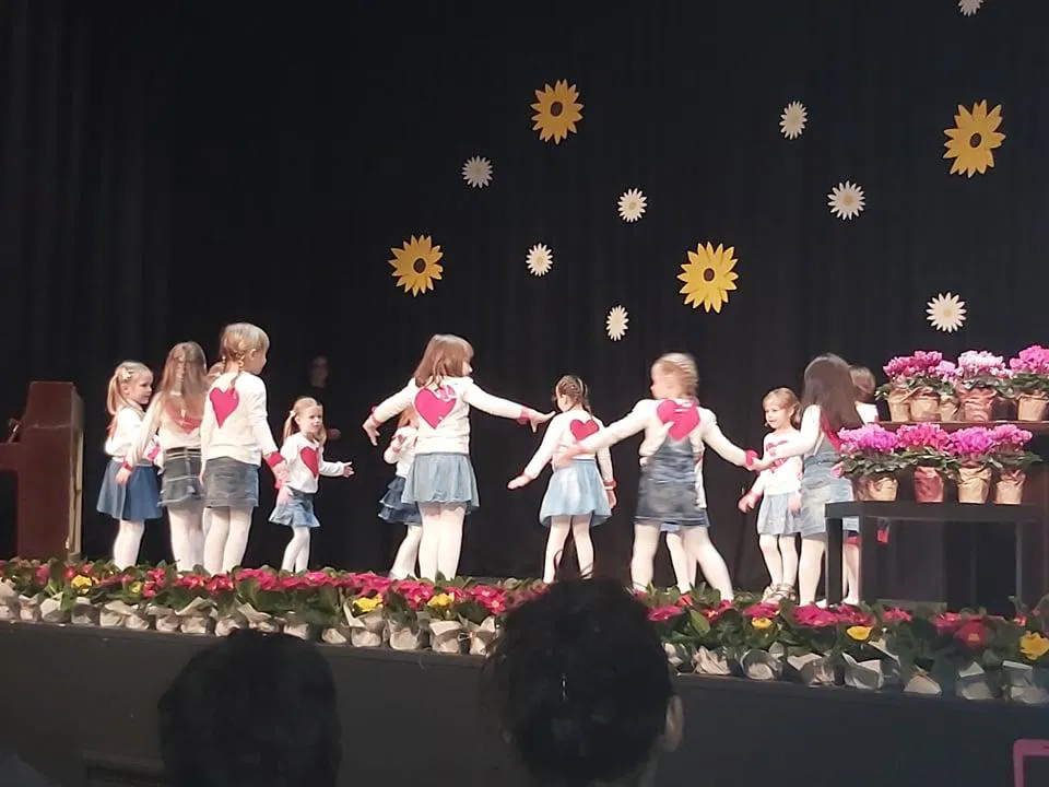 V Črni s prireditvijo počastili praznik ob dnevu žena (FOTO)