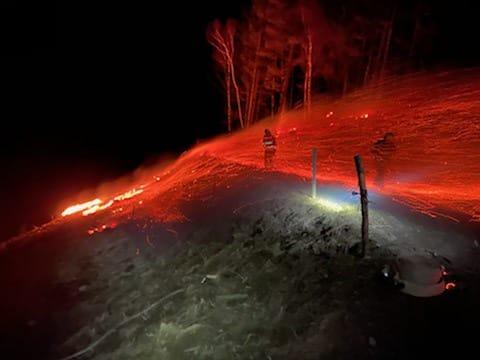 V Dravogradu so se gasilci v vetrovnih razmerah borili z ognjem (FOTO)