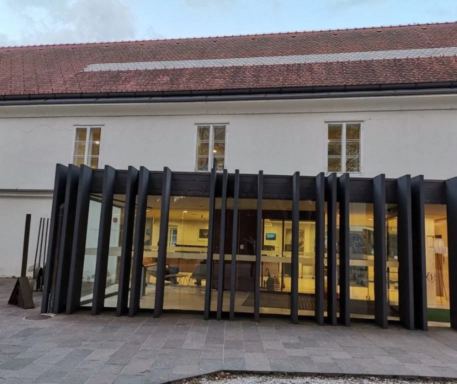 Koronavirus vpliva tudi na prireditve s področja kulture in umetnosti, odpovedi se vrstijo