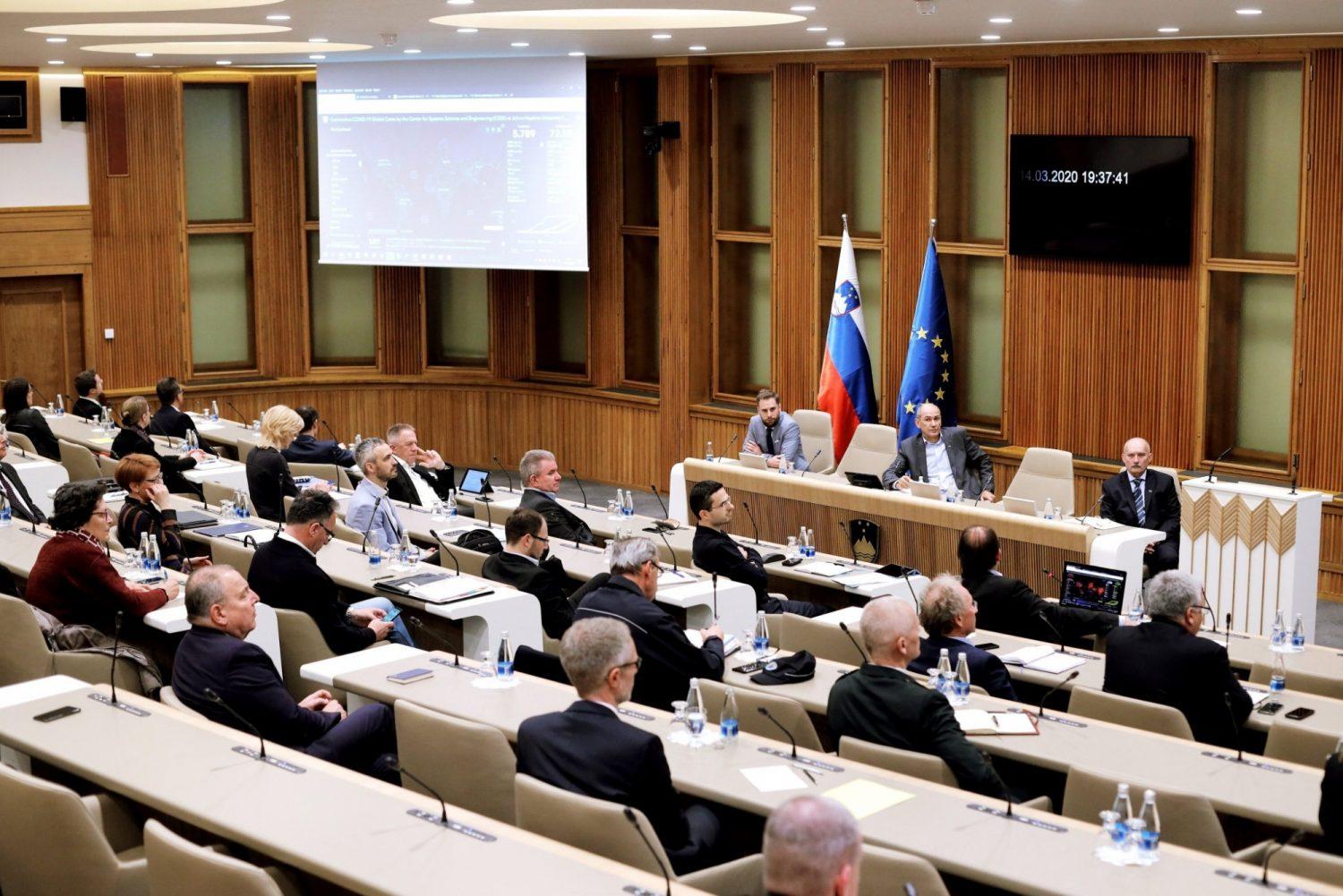 Ministri in državni sekretarji po novem z najvišjimi možnimi plačami