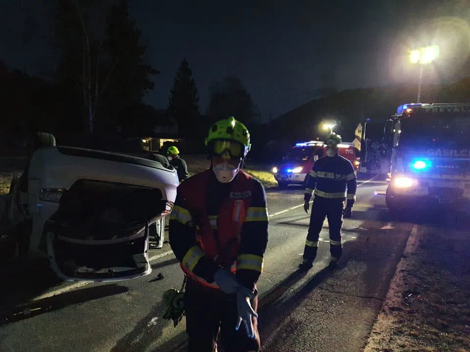 Na Poljani trčila tri vozila, poškodovanih več oseb (FOTO)