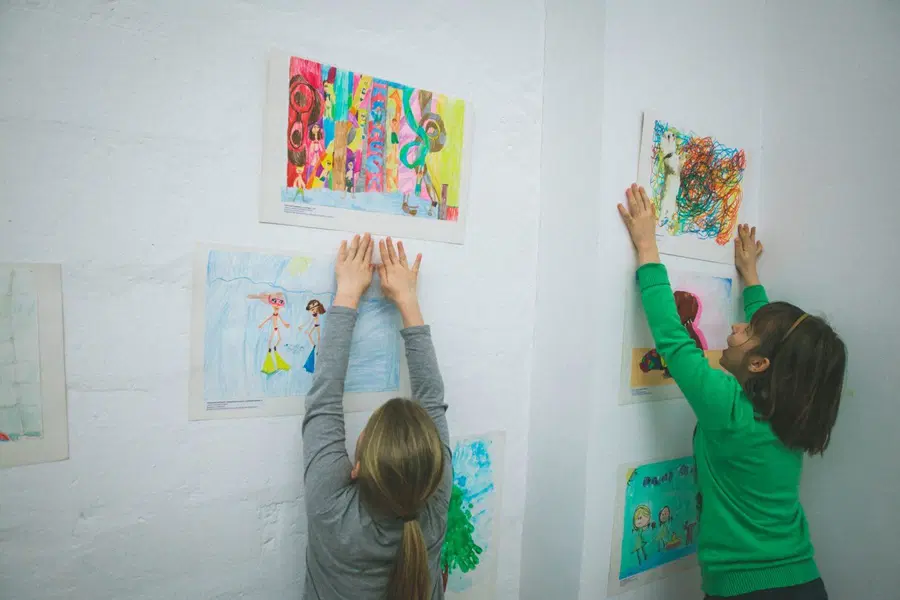 Igraj se z mano: obiskovalci bodo umetniki, razstavljalci in kustosi