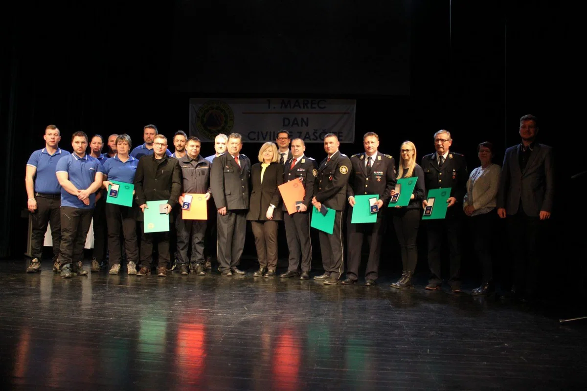Na Ravnah podelili regijska priznanja civilne zaščite (FOTO)