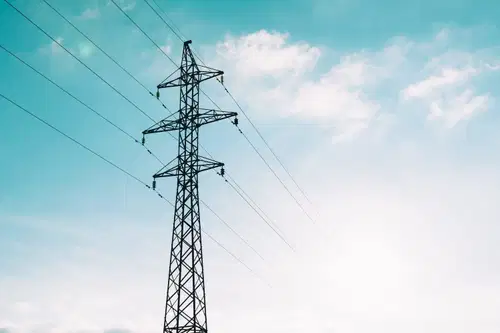 Za gospodinjstva in male porabnike elektrika cenejša že z marčnim računom