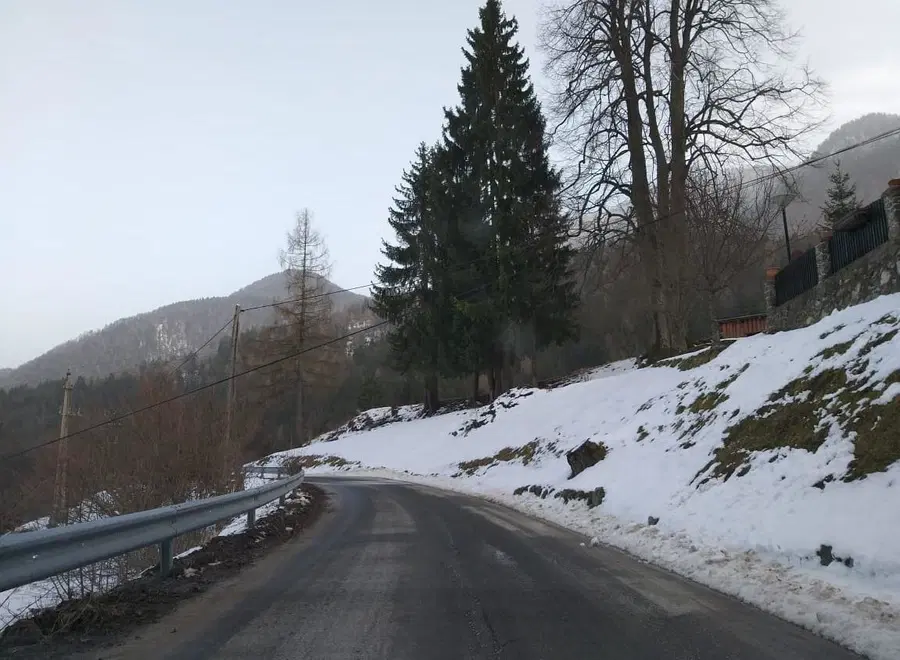 Zaradi nujnih del popolna zapora občinske ceste na Ravnah