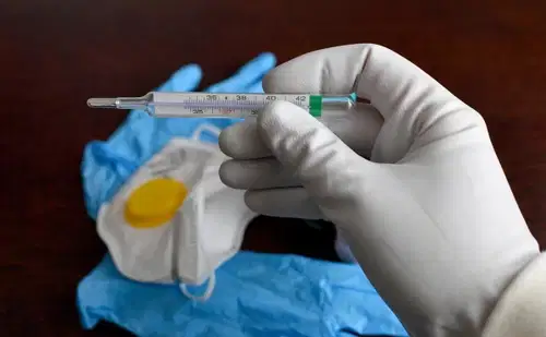 Proti novemu koronavirusu naj bi bilo uspešno zdravilo za artritis