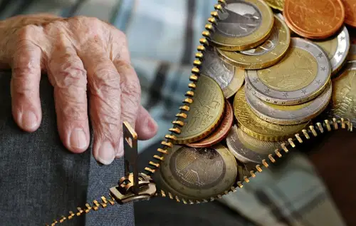 Banke pred izplačilom pokojnin upokojence in njihove svojce pozivajo