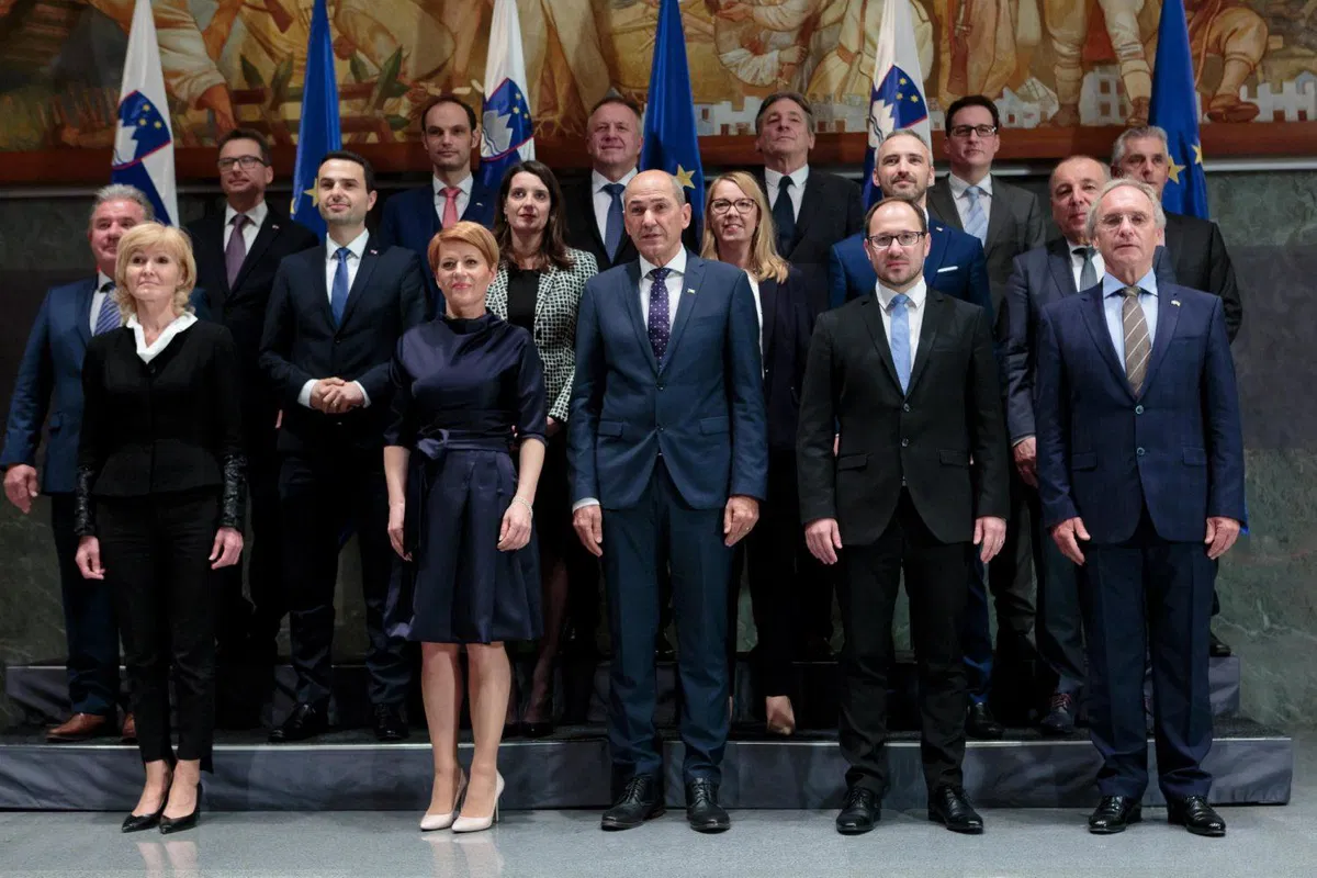 Podpora Janševi vladi prvič pod 40 odstotki