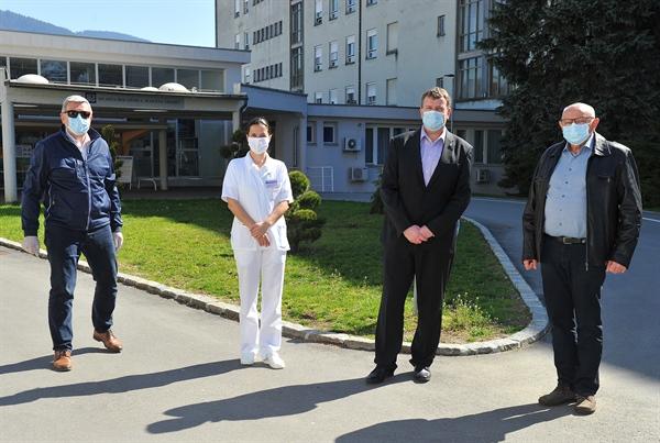 Slovenjgraška bolnišnica prejela donacijo 16 tisoč troslojnih mask (FOTO)