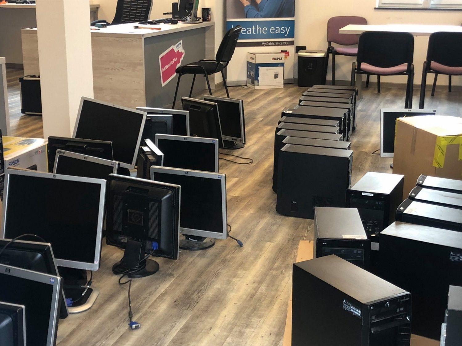 Slovenjgraško podjetje poskrbi za koroške šolarje brez računalnikov (FOTO)