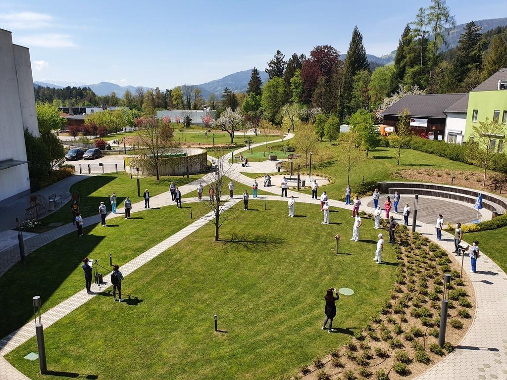 Tihi protest zaposlenih tudi v Domu za starejše občane Hmelina Radlje (FOTO)