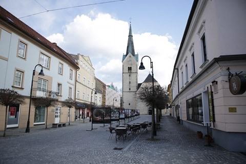 Na Koroškem splošna prepoved zbiranja ljudi povsod