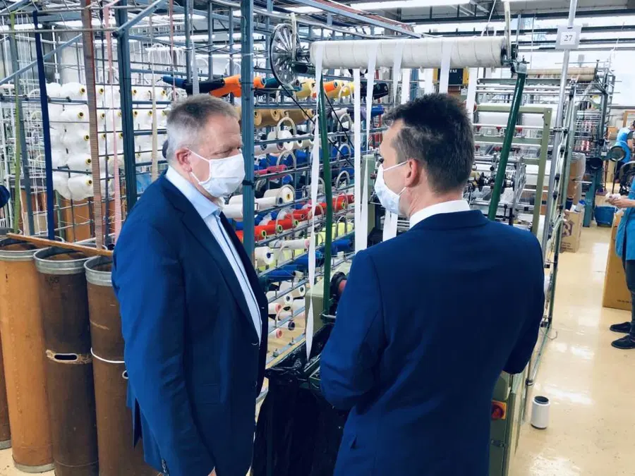 Več kot pol milijona mask iz lastne proizvodnje