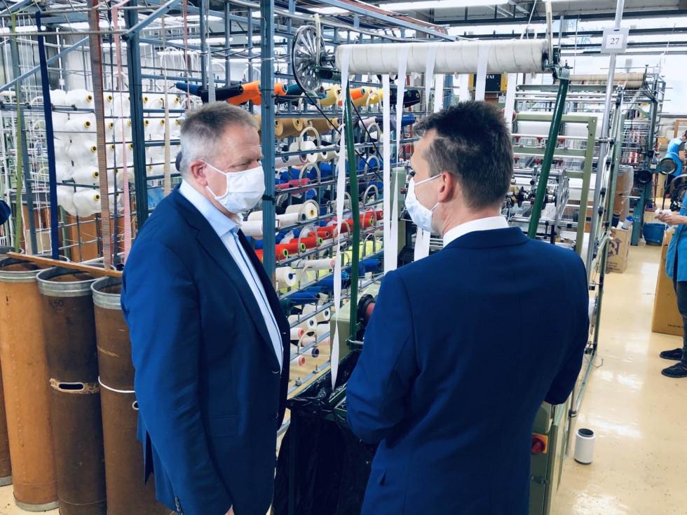 Več kot pol milijona mask iz lastne proizvodnje