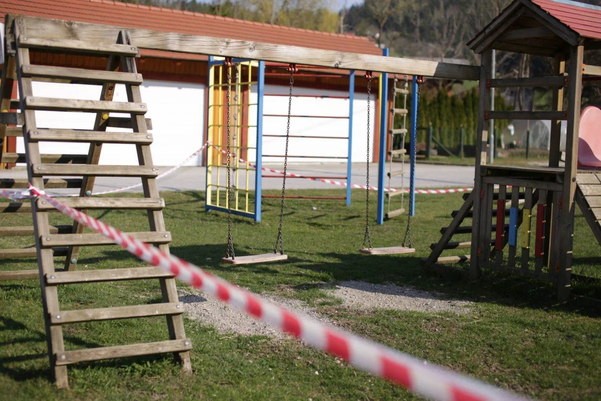 Strokovnjaki opozarjajo, naj se v šolah zagotovi več gibanja, igrišč in telovadnic pa naj se ne zapira