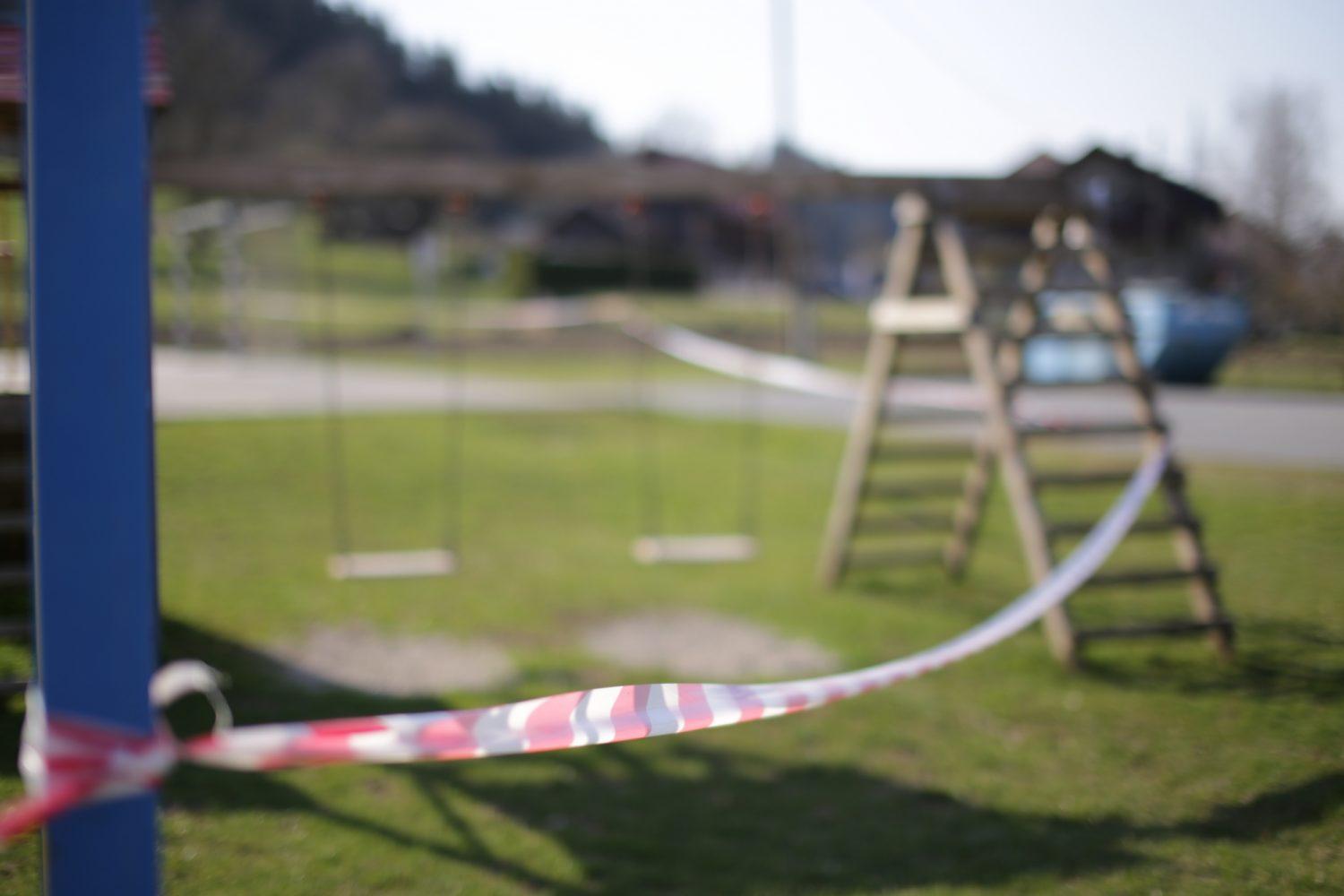 Vložena pobuda za oceno ustavnosti odloka o omejitvi gibanja in prepovedi zbiranja