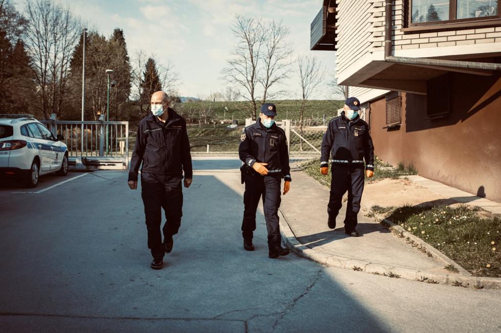 Janša obiskal celjsko bolnišnico in policijsko postajo v Velenju (FOTO)