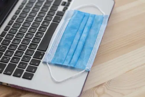 Se bi lahko internet med karanteno 'zlomil'?