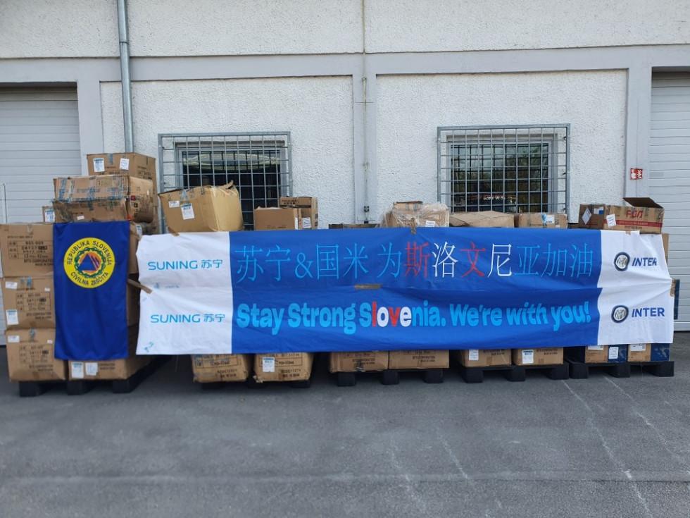 Črna prejela tisoč kosov zaščitne opreme iz pobratenega kitajskega Harbina (FOTO)