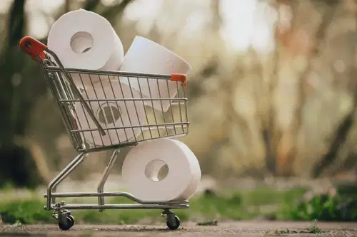 S ponedeljkom se odpirajo določene trgovine in storitve