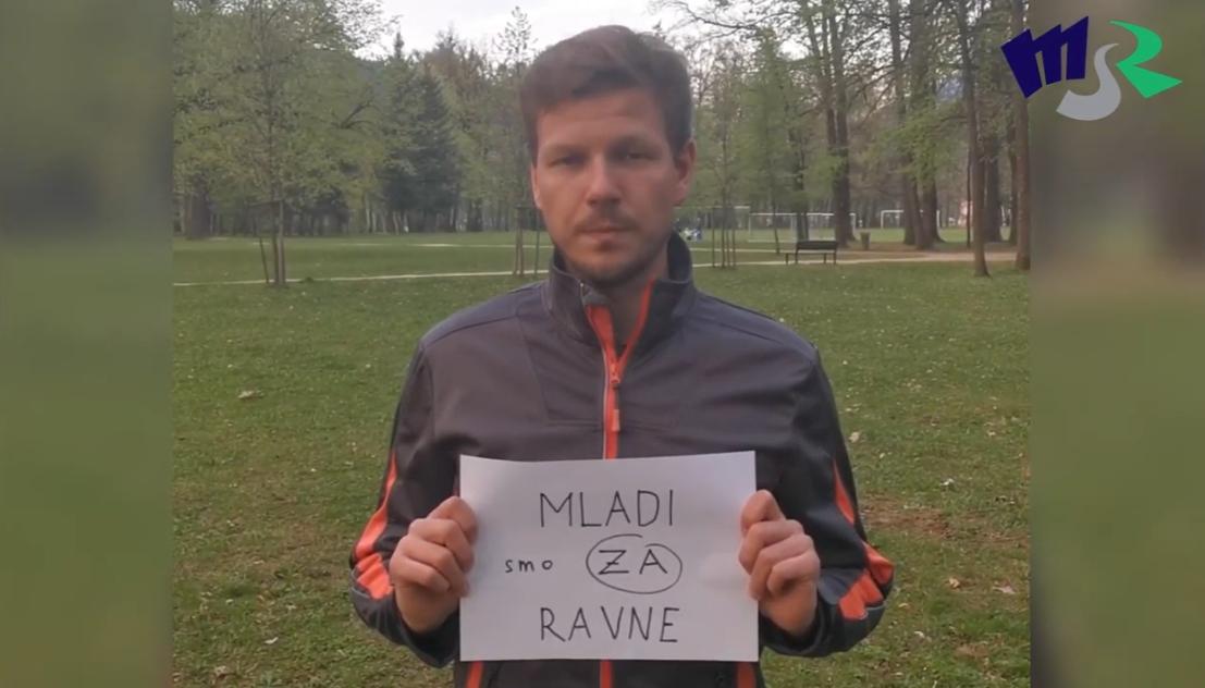 Ravenski mladinci s pobiranjem smeti ob dnevu Zemlje opozorili na čisto in zdravo okolje (VIDEO)
