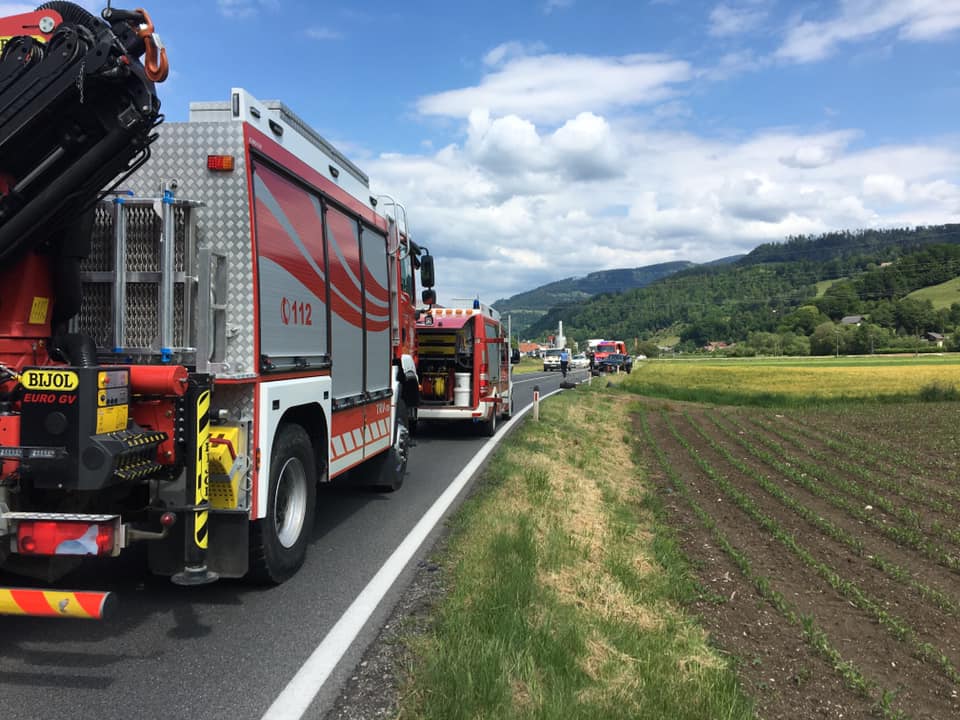 V Šentjanžu trčili osebno in kombinirano vozilo (FOTO)