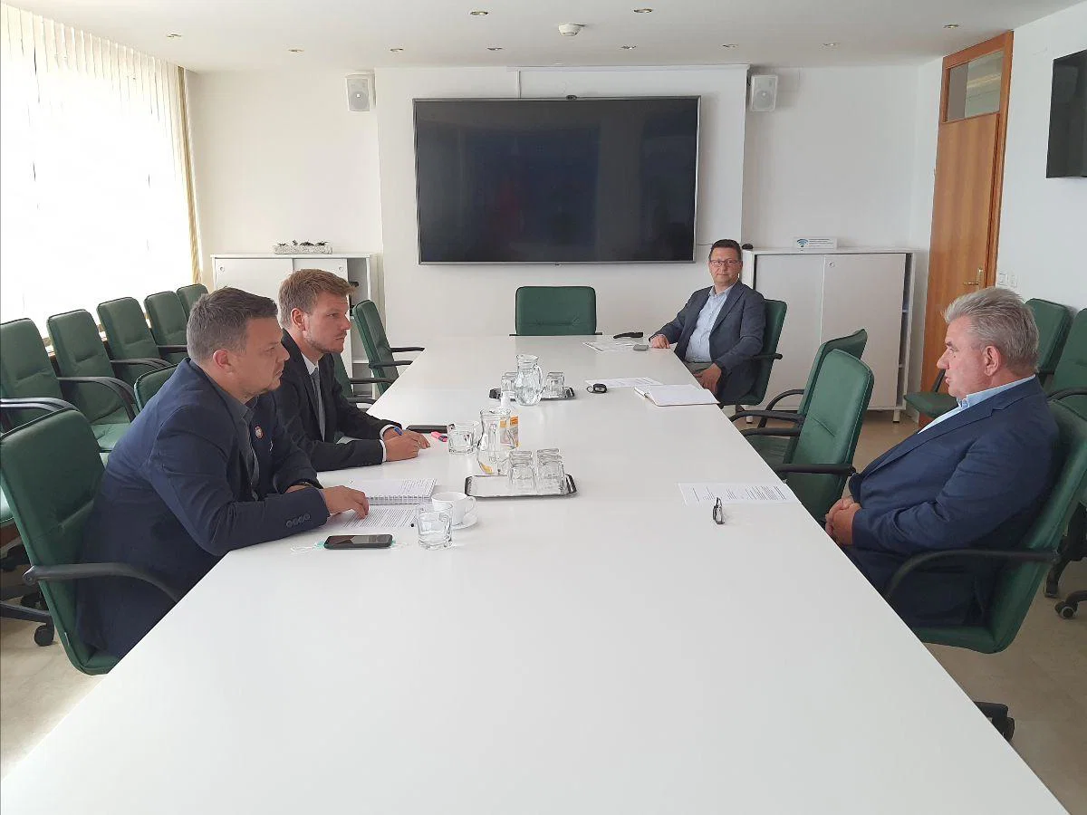 Minister Vizjak: "Želimo, da se 3. razvojna os prične čim prej graditi"