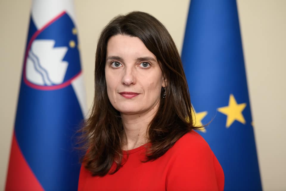 Ministrica Kustec ob nadaljevanju šolskega leta: "Ne pozabite, da ste skupaj s svojimi učitelji in starši postali največji zmagovalci"