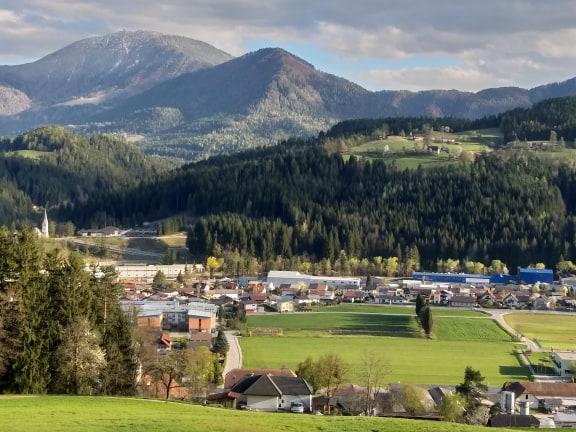 Na Koroškem največ novih dnevnih okužb, v bolnišnici širitev oddelka za bolnike s covidom-19