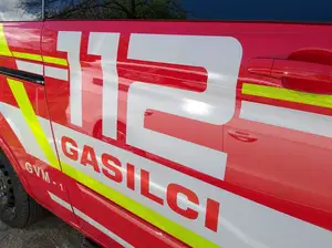 Gasilci na Ravnah ukrepali ob iztekanju vode v večstanovanjskem objektu