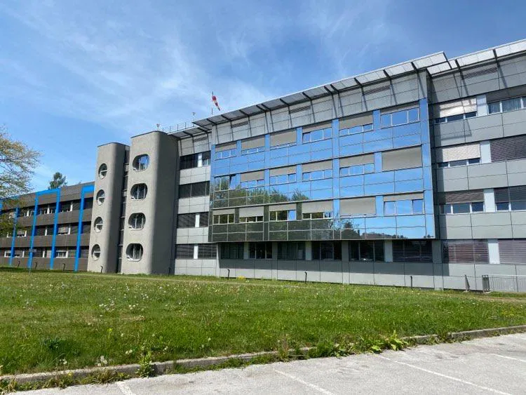 V slovenjgraški bolnici 7 novih okužb, zdravijo 44 bolnikov s covidom-19