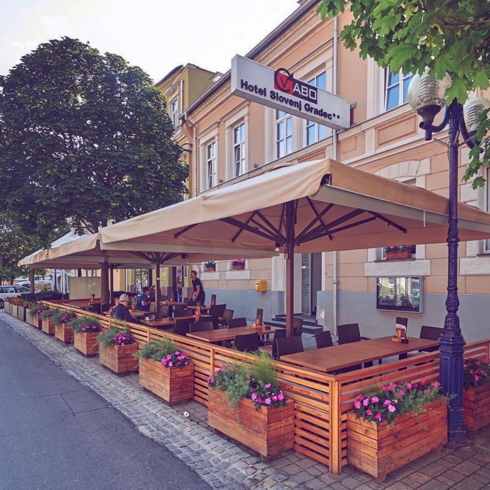 Brezposelnost v gostinstvu podvojena, v pripravi poseben program