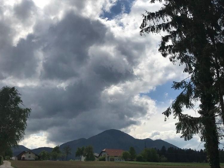 Današnji prehod fronte ne prinaša praktično nič padavin