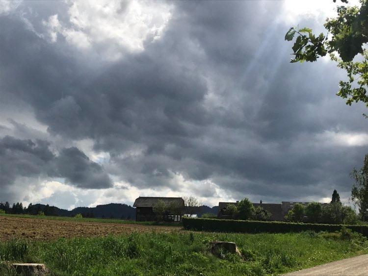 Obeta se močan veter in burja