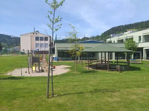 V šolskih oddelkih bo lahko od 10 do 15 učencev, v vrtcih od osem do deset