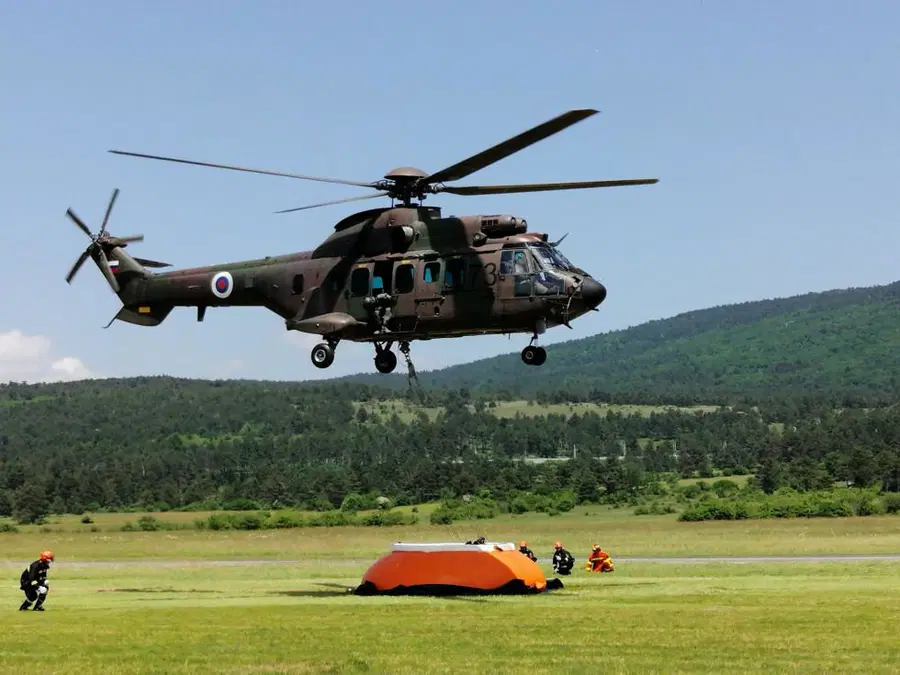 V aprilu dežurne helikopterske posadke SV 37-krat poletele na pomoč