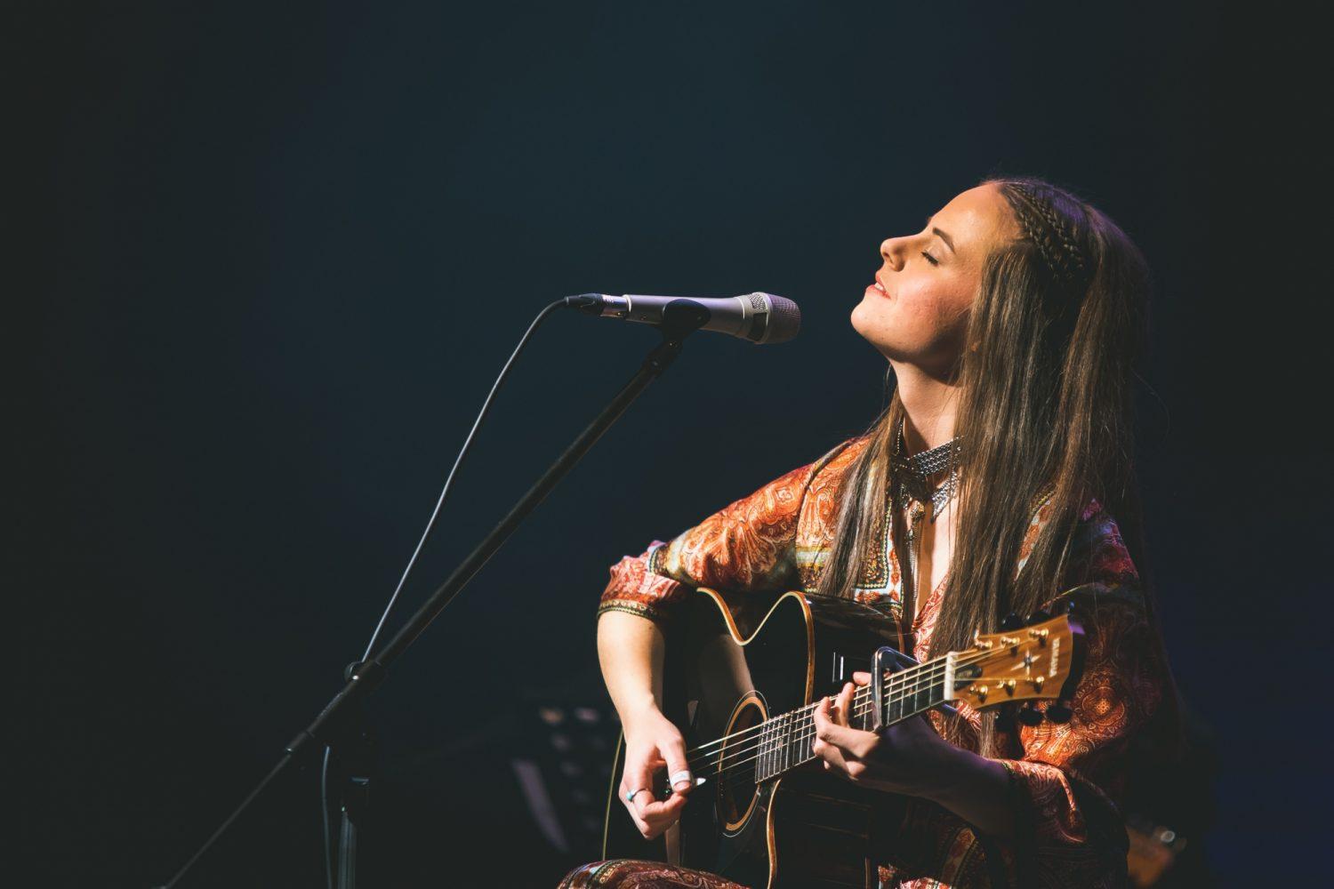 Ditka leti višje z novo skladbo »Fly Higher«