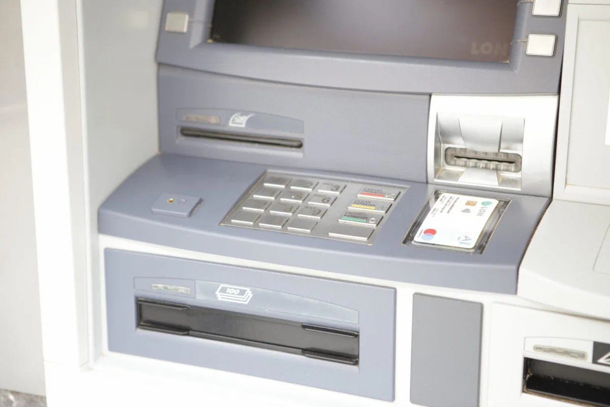 Prihodnji teden polurna prekinitev delovanja večine bančnih avtomatov
