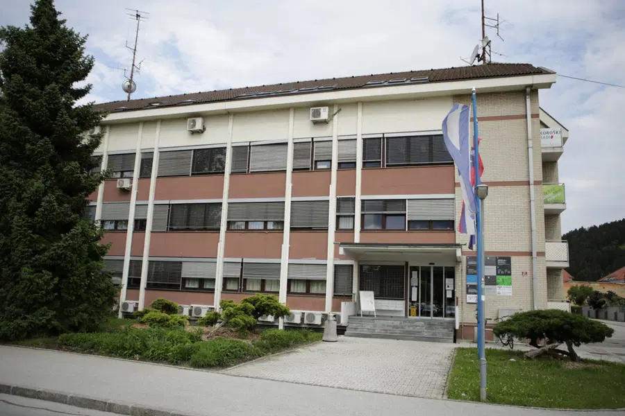 Ministrstvo za javno upravo podelilo priznanja CAF. Med prejemniki tudi UE Ravne na Koroškem in Slovenj Gradec